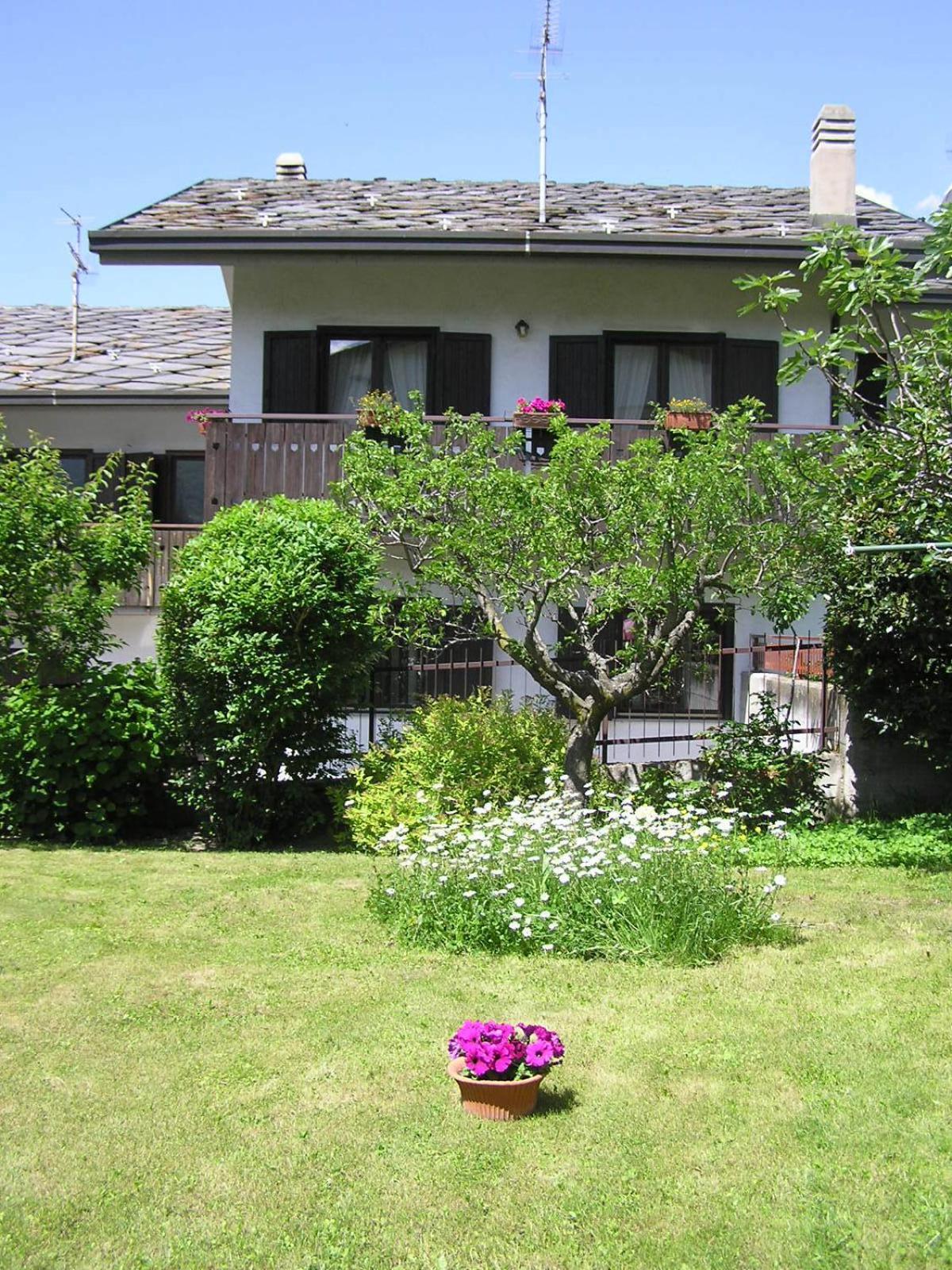 B&B Au Petit Bonheur Saint-Vincent Exterior foto
